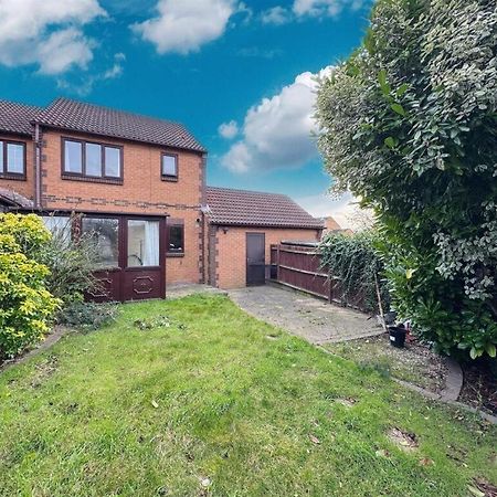 Clove, 3-4 Bed House With Garden, Free Parking, Sleeps 9 In Grays & Chafford Hundred Stifford Exterior photo