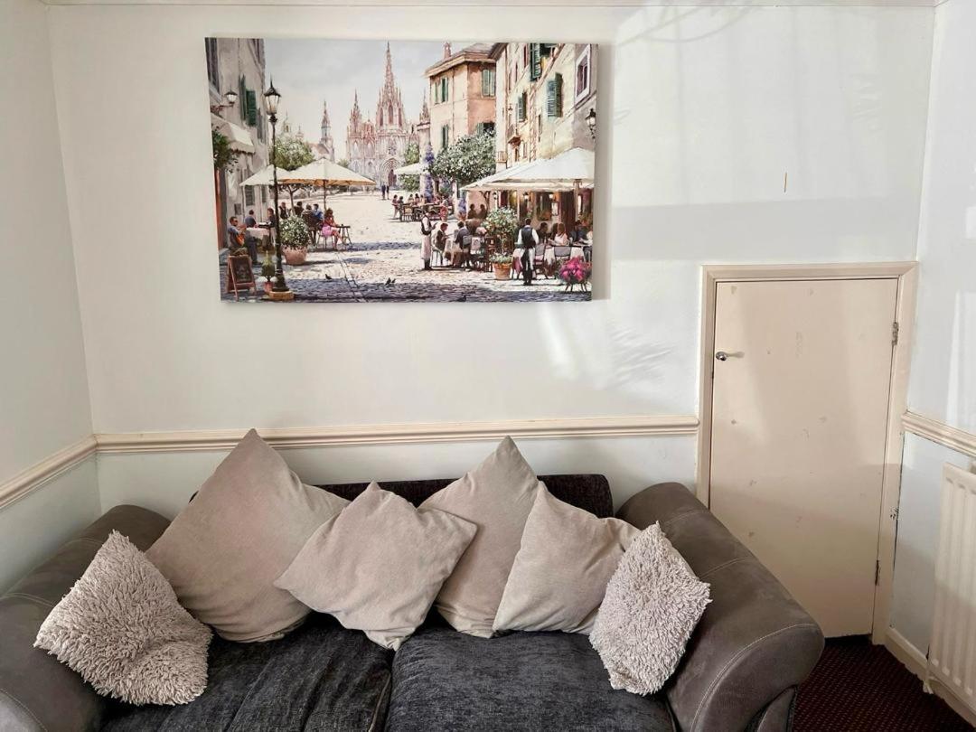 Clove, 3-4 Bed House With Garden, Free Parking, Sleeps 9 In Grays & Chafford Hundred Stifford Exterior photo