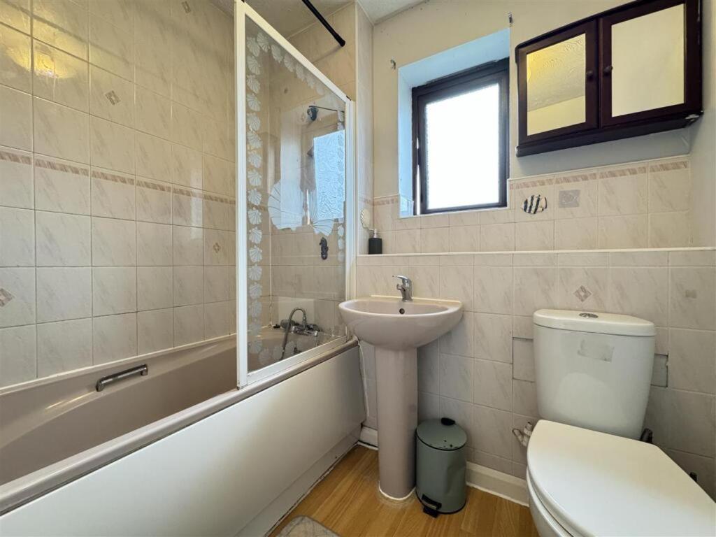 Clove, 3-4 Bed House With Garden, Free Parking, Sleeps 9 In Grays & Chafford Hundred Stifford Exterior photo